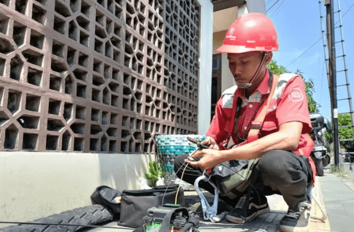 Tak Pulang, Bermalam di Jalan hingga Kesurupan Kisah Penjaga Jaringan Telkom,