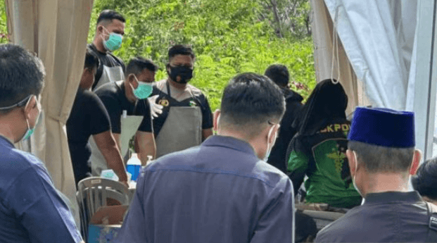 Untuk Kepentingan Autopsi, Polda Sulteng Bongkar Kuburan Jenazah Tahanan Polresta Palu