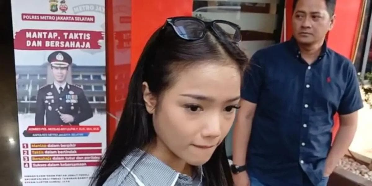 Lagi-Lagi Dikhianati: Admin Kepercayaan Fuji Diduga Gelapkan Uang Miliaran