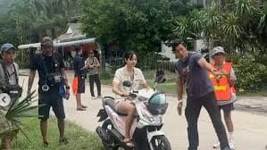 lisa blackpink shooting naik motor