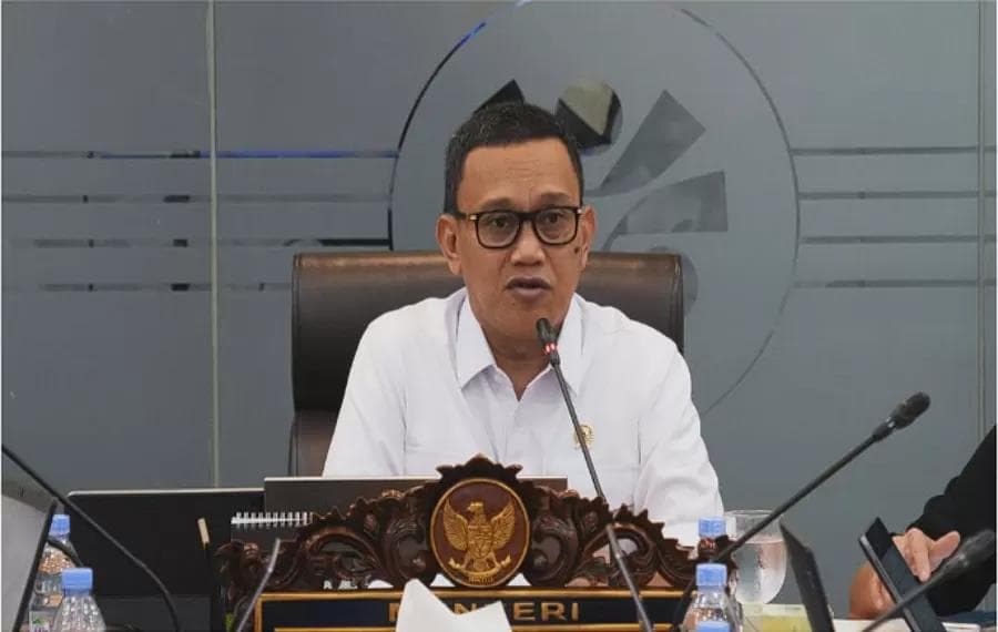 menteri perlindungan pekerja migran indonesia menyuruh masyarakat kerja ke luar negeri